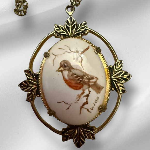 Vintage Hand Painted Bird Pendant Costume Necklace - Picture 2 of 4